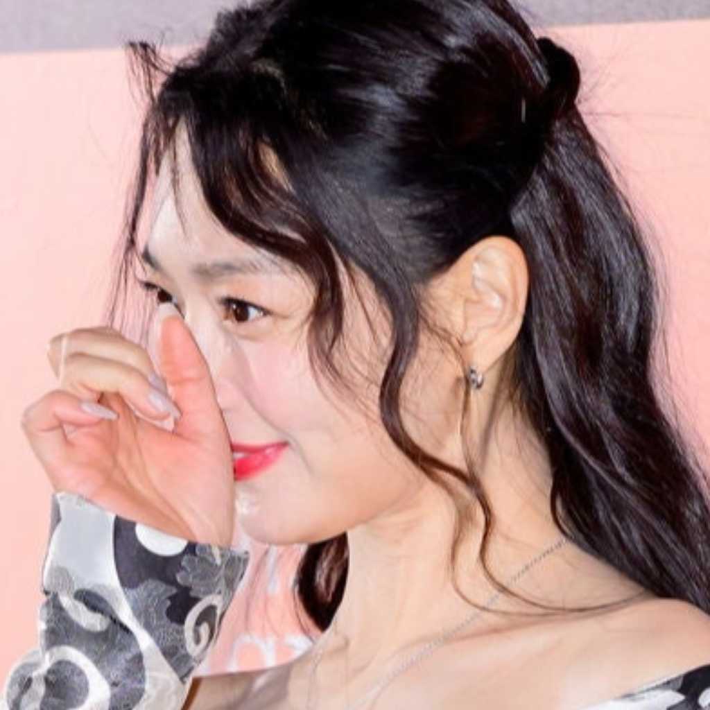 シン・ミナ、イベント中に涙！？キム・ウビンとの結婚発表後…初めて公の場に