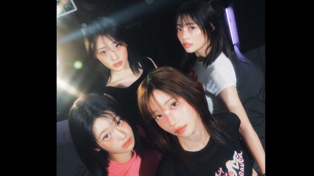 QWER、THE BOYZのペンライトとの類似性に関してコメント「著作権上問題ない」