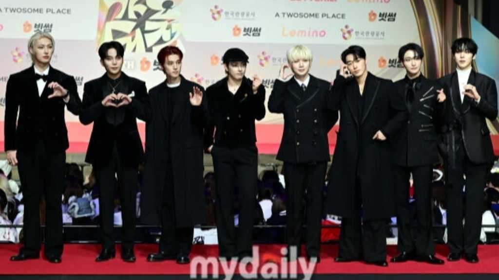 【PHOTO】ATEEZ「2025 SBS歌謡大典」レッドカーペットに登場