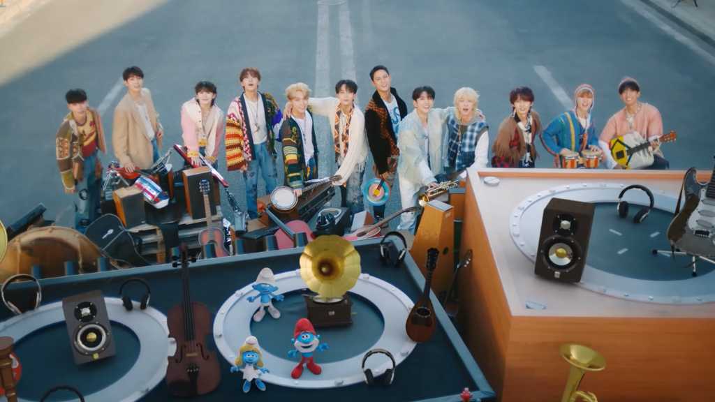 SEVENTEEN、人気キャラクター「スマーフ」とコラボした「God of Music」スペシャルMVを公開！