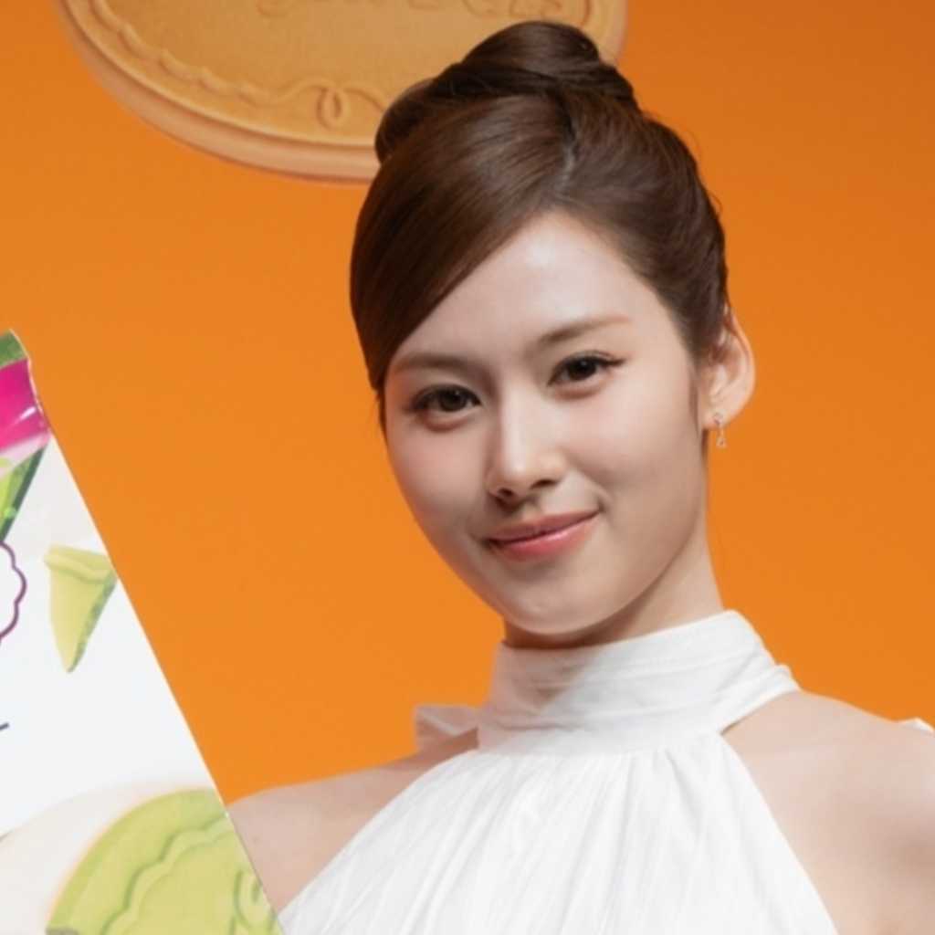 【PHOTO】TWICE サナ、可愛すぎる「首かしげ」ポーズに会場メロメロ…ハーゲンダッツPR発表会に出席