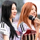【PHOTO】ITZY チェリョン＆イェジ、始球・始打式に登場…ハツラツとした魅力をアピール