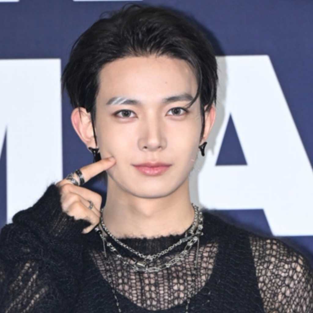 【PHOTO】元ENHYPEN ヒスン「2026 K-WORLD DREAM AWARDS」ブルーカーペットに登場