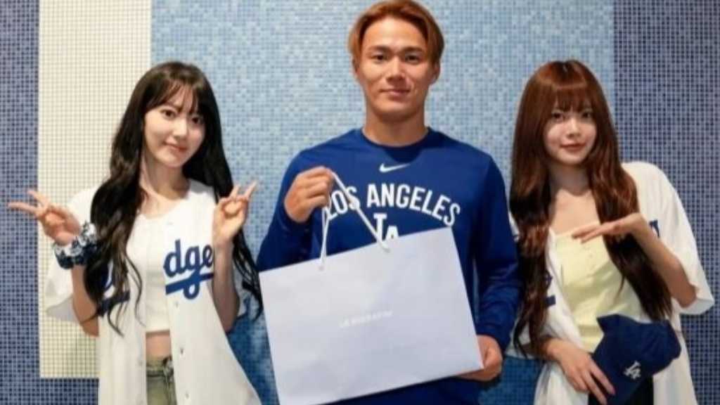 LE SSERAFIM 宮脇咲良とホン・ウンチェ、山本由伸＆キム・ヘソン選手と記念ショット！ドジャー・スタジアムを訪問