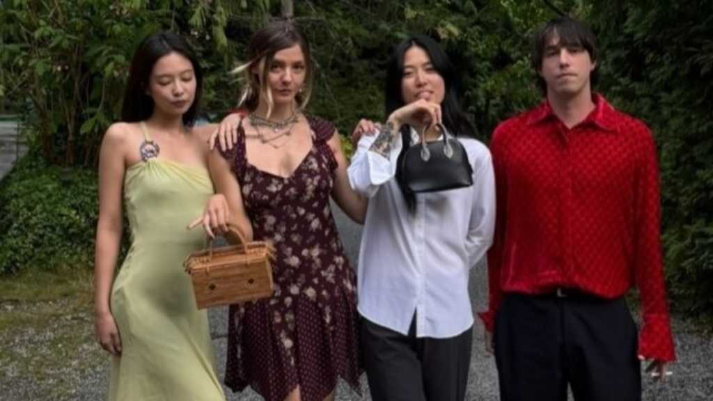 BLACKPINK ジェニー、親友の結婚式に出席！ヴィンテージの高級ドレス着用が話題に