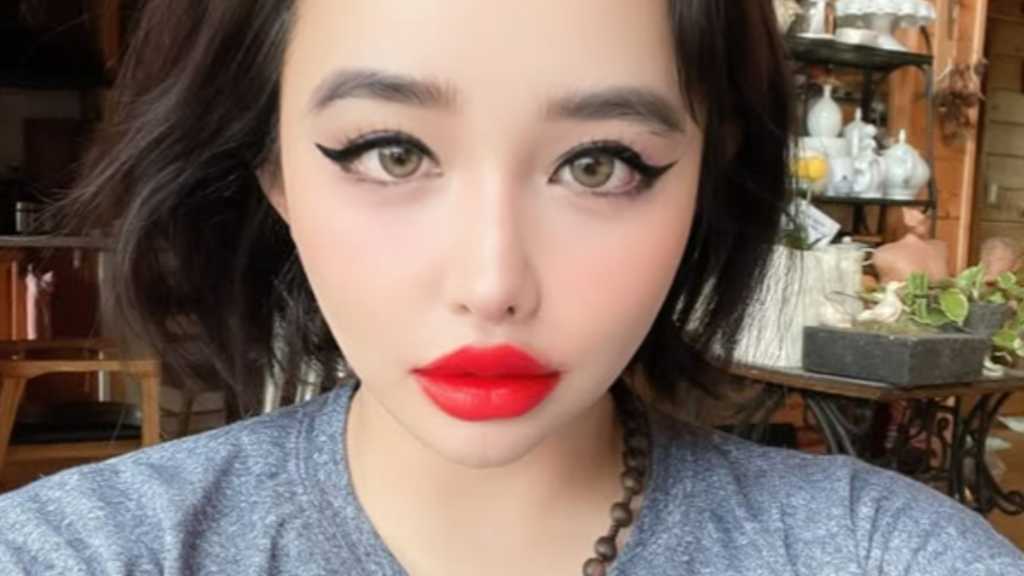 2NE1のBOM、DARAに対する衝撃発言後…新たに自撮り写真を投稿