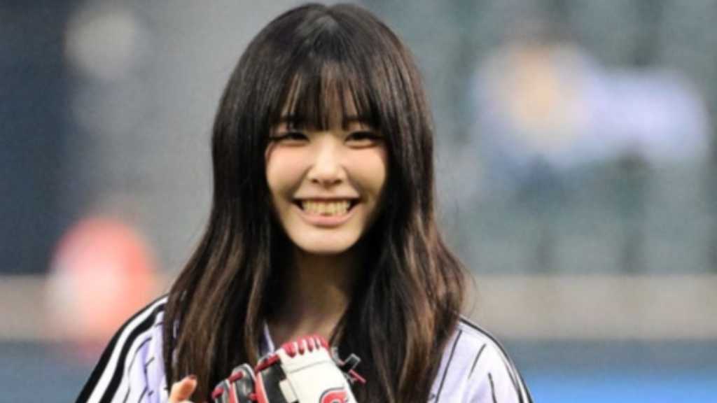 【PHOTO】Keyveatz キム・ユナ、始球式に登場…メンバーも応援に駆けつけ
