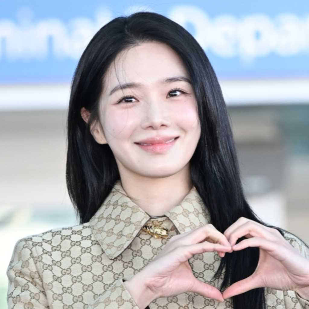 【PHOTO】パク・ギュヨン、海外スケジュールのため出国(動画あり)