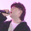 韓国アーティストのカバー第6弾！米津玄師＆菅田将暉のヒット曲「灰色と青」をWoodyが熱唱…抜群の歌唱力を披露