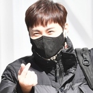 【PHOTO】BUZZ ミン・ギョンフン「知ってるお兄さん」の収録に参加…笑顔で登場（動画あり）