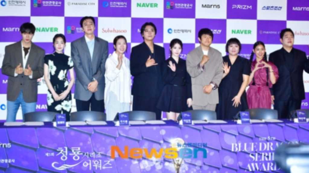 【PHOTO】IU＆チュ・ジフン＆チュ・ヨンウら「第5回青龍シリーズアワード」のハンドプリントイベントに出席