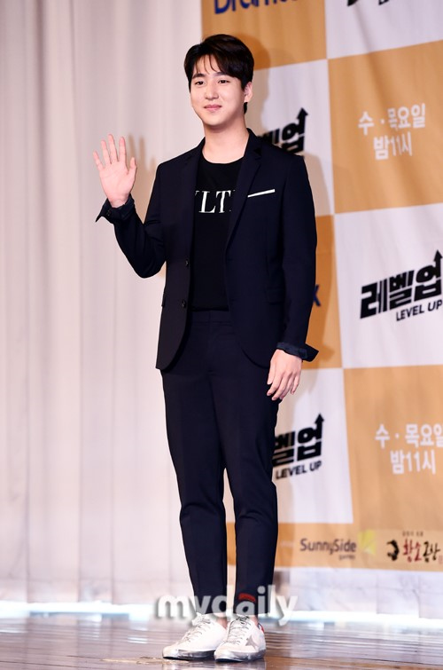 B1a4 バロ 本日 7 30 軍隊へ 特別なイベントはなく静かに入隊 Kstyle