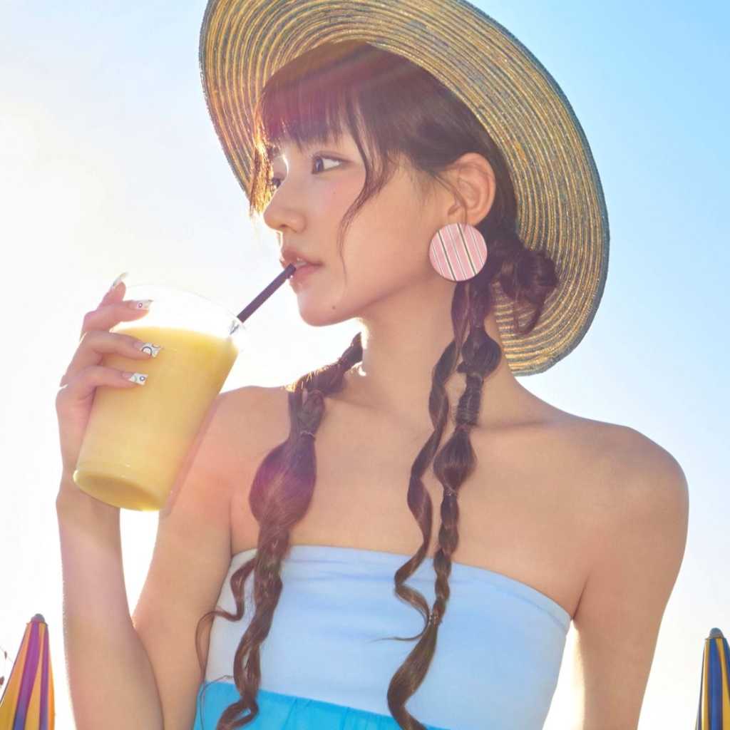 KiiiKiii、ニューEP「WhyKiiiKiii」夏の雰囲気漂うコンセプトフォト公開