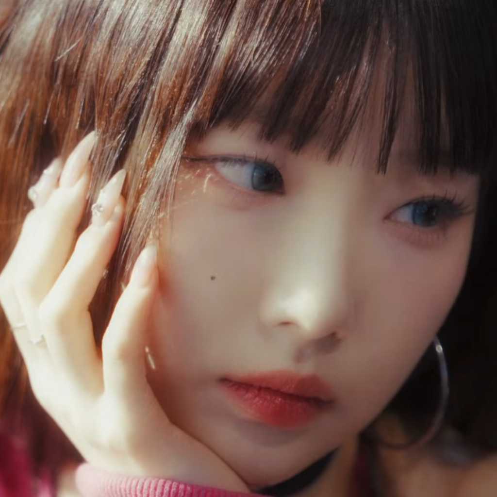 今月の少女（LOONA）出身ヨジン、タイトル曲「Sugar talk」MV公開…甘い歌声に注目