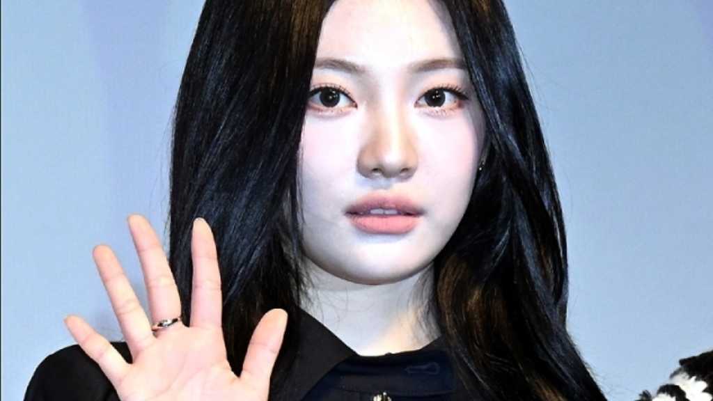 aespaのNINGNING、空港で飛び出してきた女性と接触…警備体制に批判の声