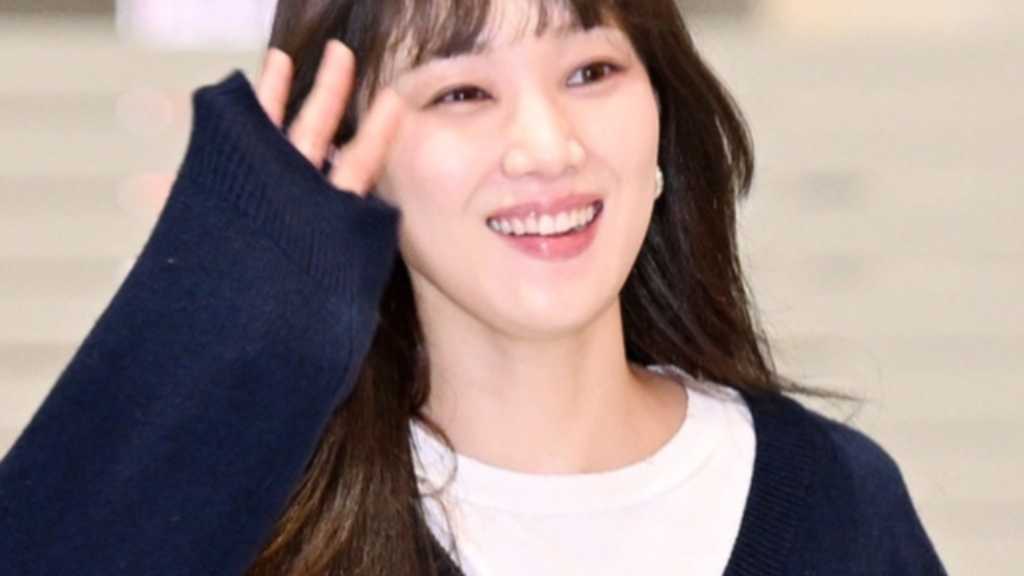 【PHOTO】イ・ソンギョン、海外スケジュールを終えて帰国（動画あり）