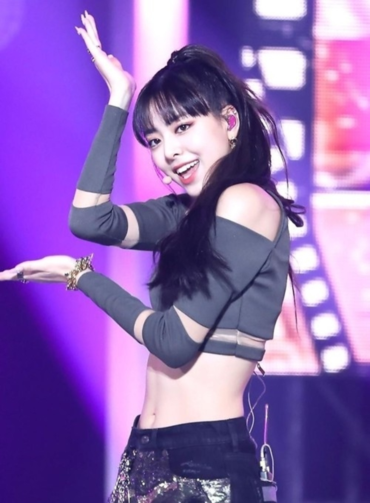 Itzy ユナ ステージで身に着けたtani By Minetaniのジュエリーが話題 キム ソニョンデザイナーがアイテムを紹介 Kstyle