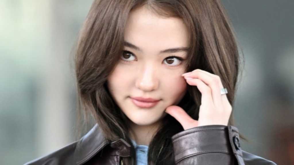 【PHOTO】MEOVV エラ、ファッションウィークに出席するためフランスへ出国（動画あり）