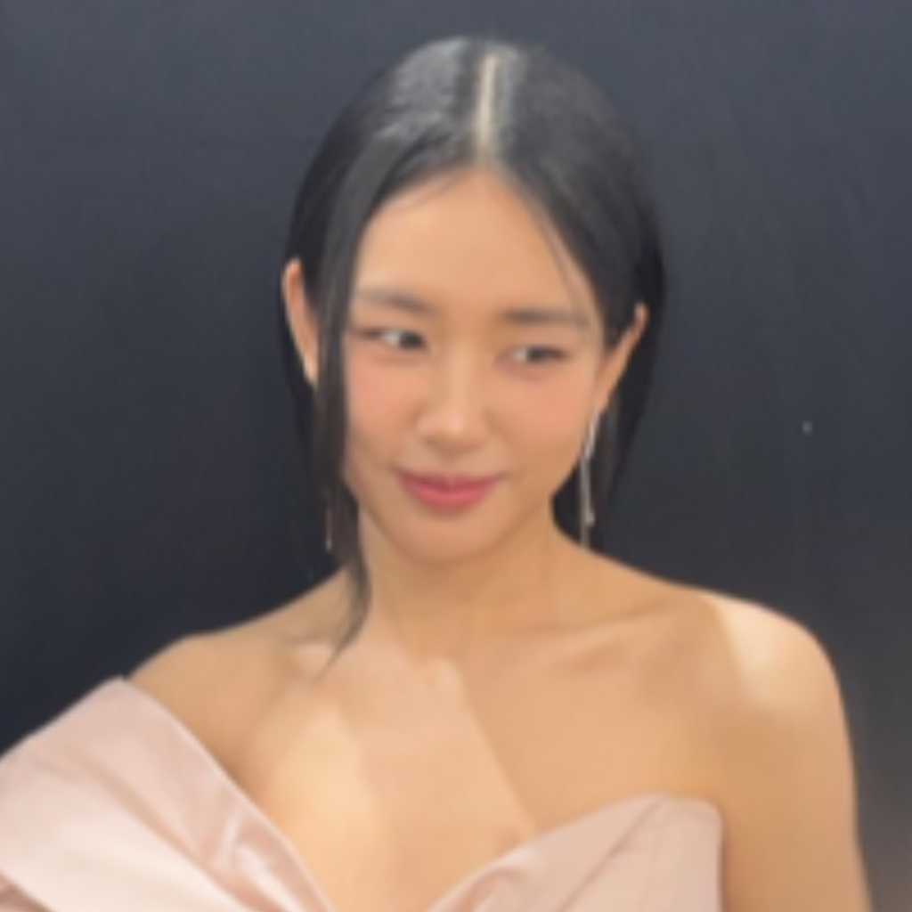 アン・ウンジン、女神のようなドレス姿!スリムなボディラインに驚き