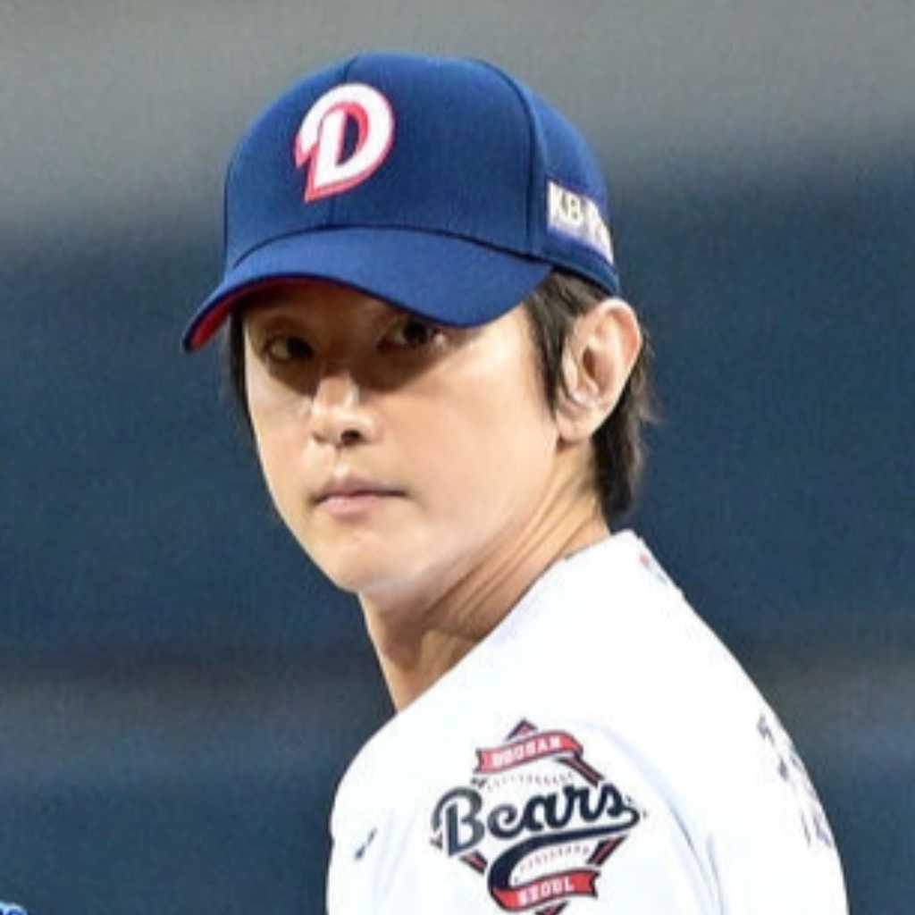 【PHOTO】クォン・ユル、始球式に登場…魅力的なユニフォーム姿
