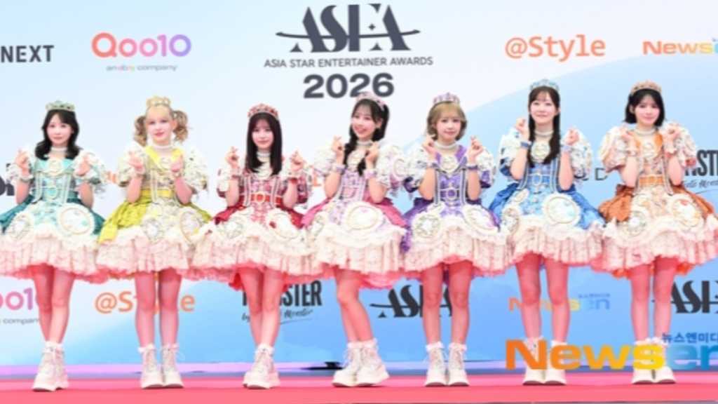 PHOTO】FRUITS ZIPPER「ASEA 2026」レッドカーペットに登場 - Kstyle