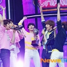 【PHOTO】“BTS(防弾少年団)の弟”TOMORROW X TOGETHER、3/20放送「SHOW CHAMPION」で1位を獲得…輝く笑顔