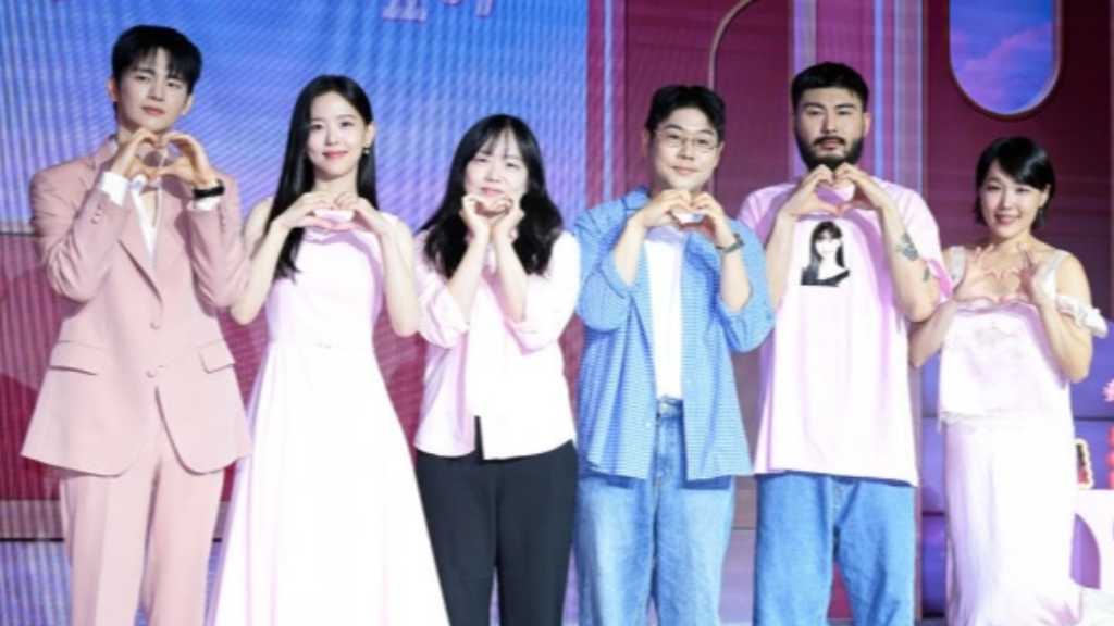 【PHOTO】ソ・イングク&カン・ハンナら、Netflix「彼氏彼女いない歴=年齢、卒業します」シーズン2の制作発表会に出席