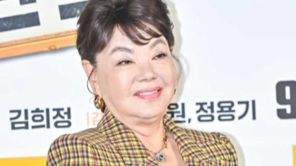 キム・スミさん、死去から1年…息子夫婦が生前の日記による収益金を寄付