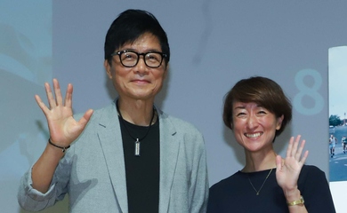カン・ジェギュ監督、映画「ボストン1947」来日舞台挨拶に登場…ソン・ギジョンさんのご令孫に会い感極まる