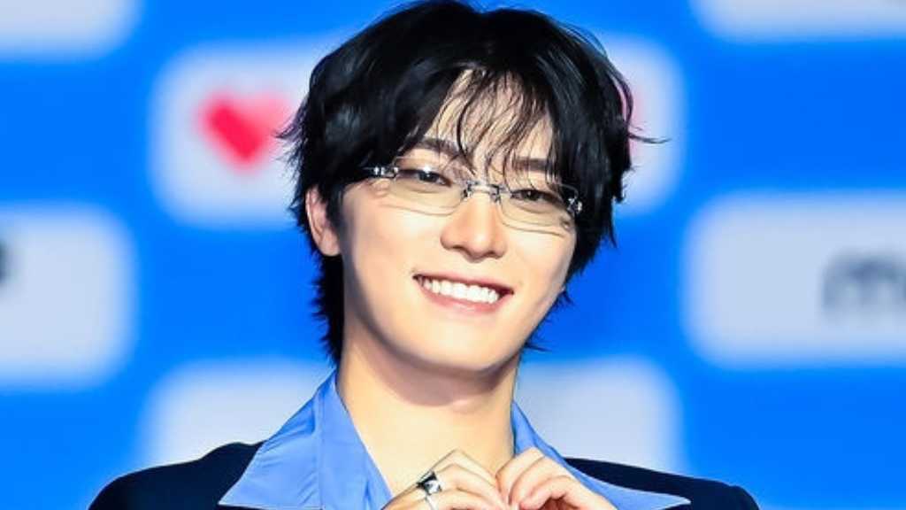 【PHOTO】“SEVENTEEN ディノのサブキャラ”Picheolin「2026 SBS歌謡大典 Summer」ブルーカーペットに登場