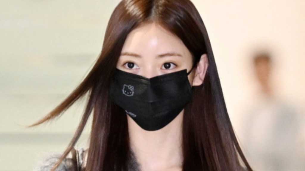 【PHOTO】MEOVV アンナ、ファッションウィークを終えて韓国に到着(動画あり)