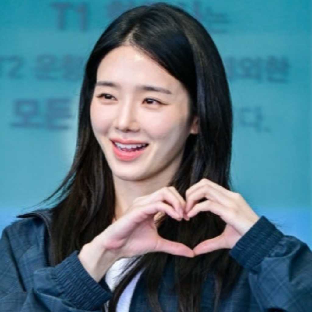 【PHOTO】パク・ギュヨン、海外スケジュールのため出国