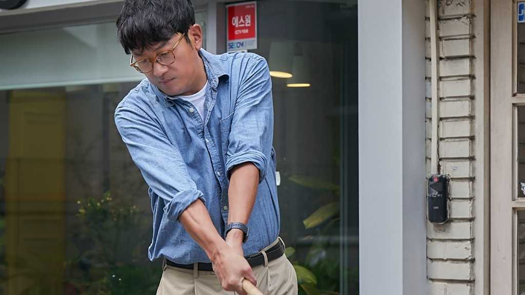 ハ・ジョンウと学ぶ“接待ゴルフ”の心得とは！？「ロビー！」特別映像が解禁…「好きなタイプはLE SSERAFIM カズハ」なんてセリフも