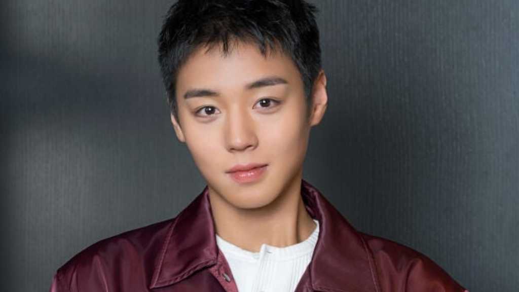 Wanna One出身パク・ジフン、映画「王と生きる男」のヒットでライジングスター1位を獲得!