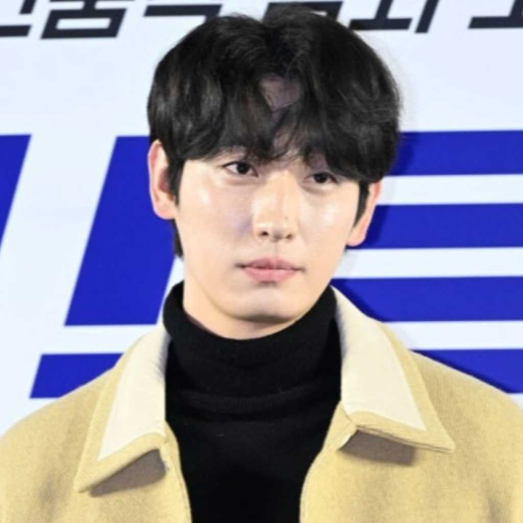 ユン・バク、結婚から2年でパパに！妻キム・スビンの第1子妊娠を発表