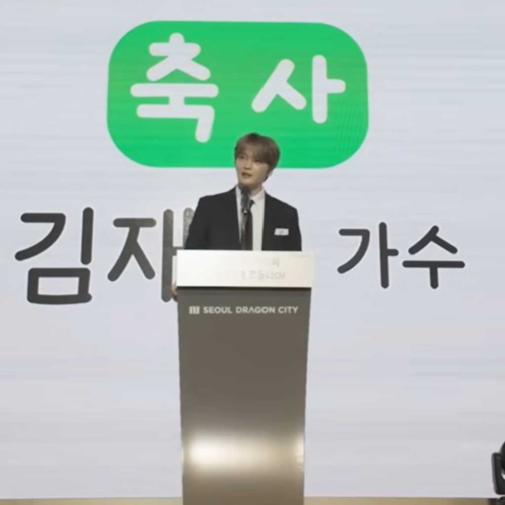 ジェジュン、アンバサダーを務める「養子縁組の日」式典に出席したビハインドを公開(動画あり)