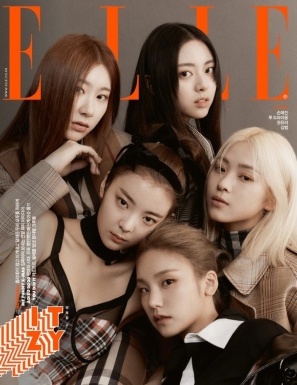 ITZY、ファッション誌の表紙に登場「率直な生き方こそが自分を自由にしてくれる」 Kstyle