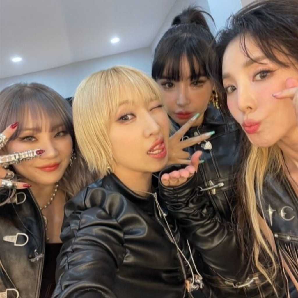 2NE1、デビュー17周年を迎えて集合写真を公開…BOMの姿に注目集まる