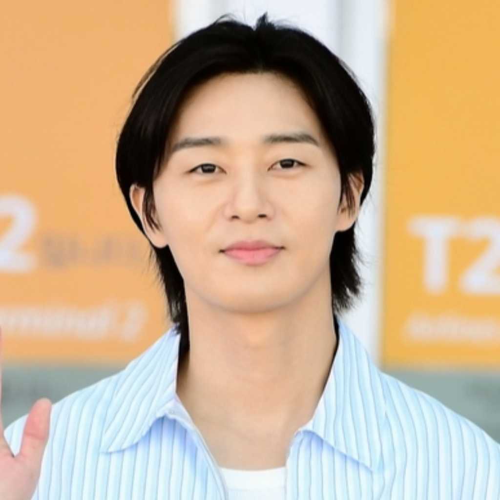 【PHOTO】パク・ソジュン、海外スケジュールのため出国
