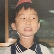 YG、WINNER イ・スンフンの誕生日を祝うイメージ写真公開…“キュートないたずらっ子”