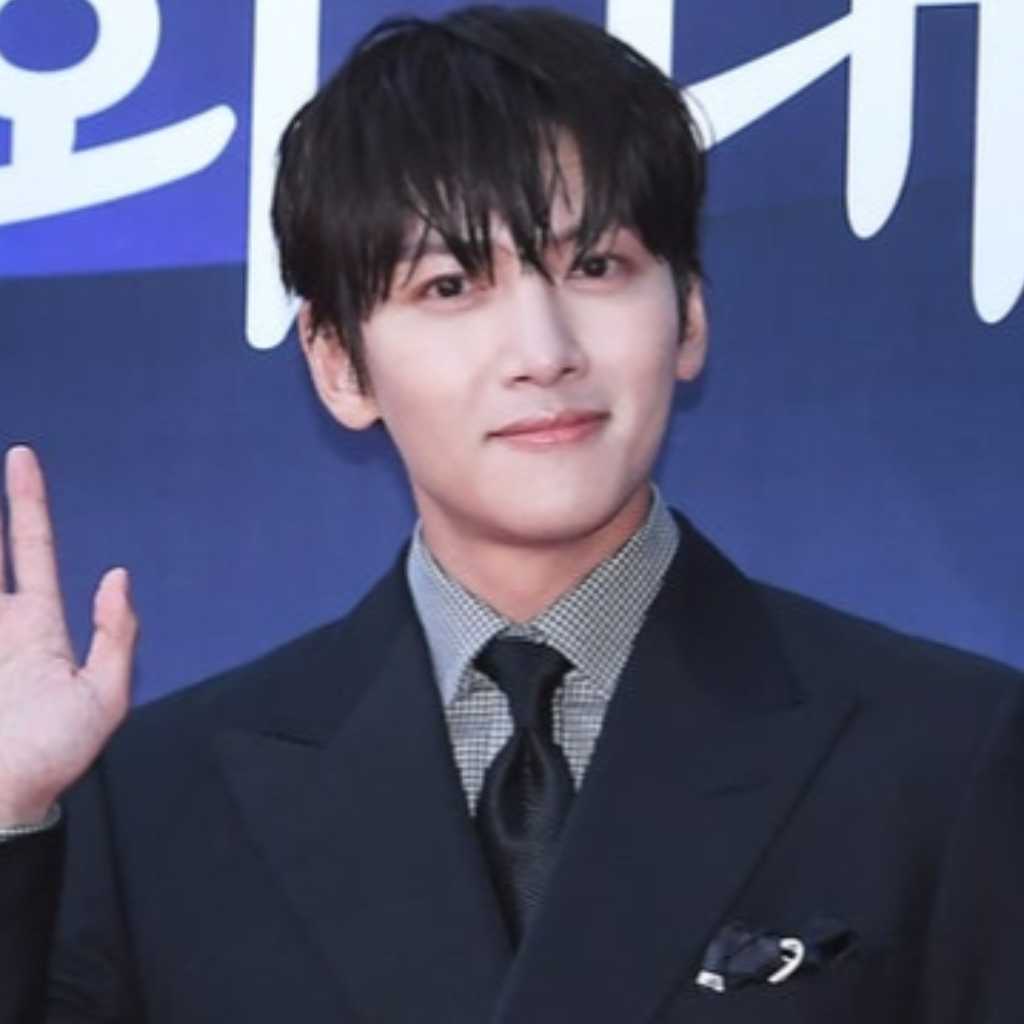 チ・チャンウク、ファンのノートをまた持ち逃げ！？パリでの動画が話題に