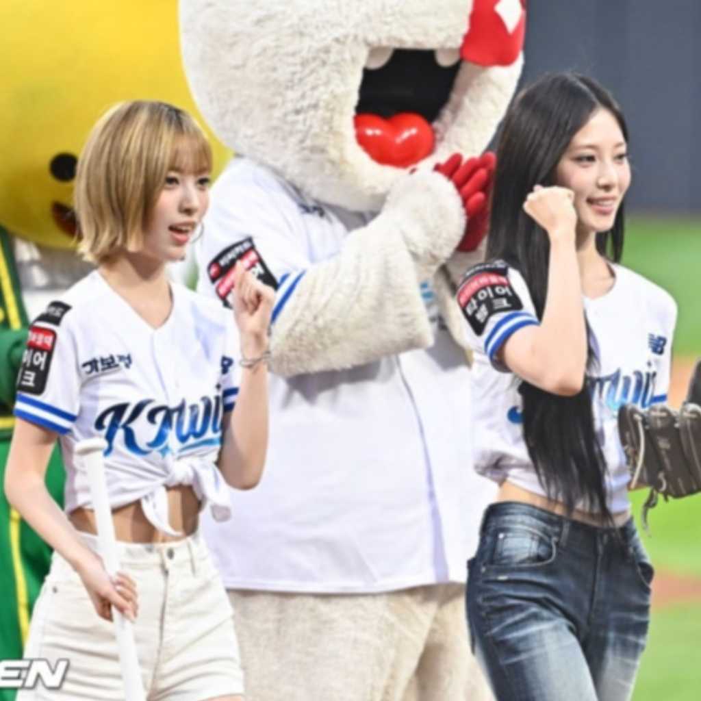 【PHOTO】RESCENE メイ＆リブ、始球・始打式に登場…笑顔でダンスも披露