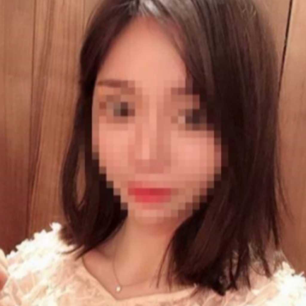 ファン・ハナ、価格は約40万円?裁判所で着用していたロングダウンに注目集まる