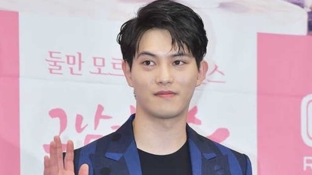 元CNBLUE イ・ジョンヒョン、グループ脱退後…8年ぶりの近況が話題「ビューティー業界で勤務」