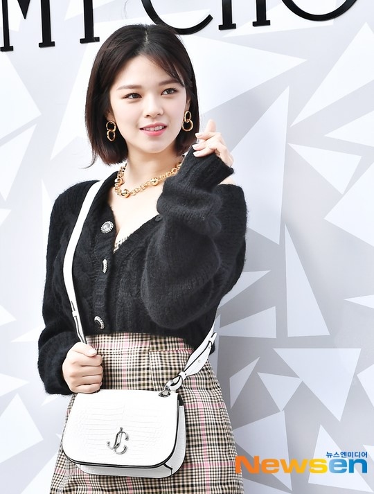 Photo Twice ジョンヨン イ ソンギョン ホン ジョンヒョン ブランド Jimmy Choo のイベントに出席 Kstyle