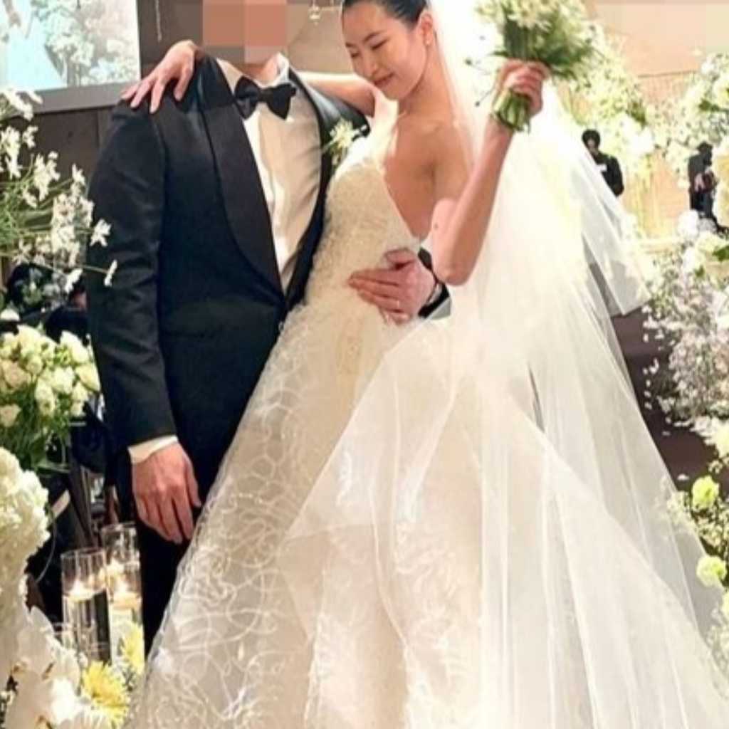 BTS ジンが司会を担当！アイドルら続々出席…モデルのキム・ミョンジン、豪華結婚式が話題