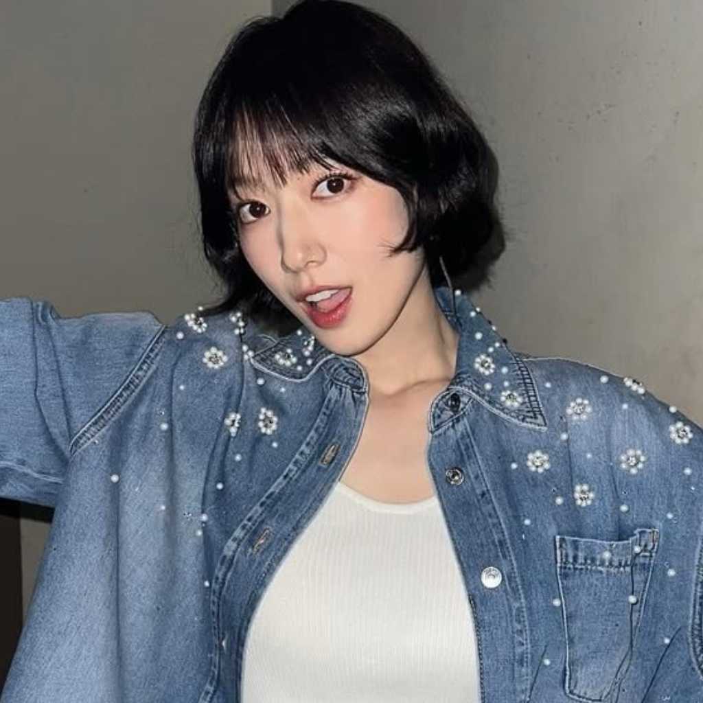 パク・シネ、アイドルのようなビジュアルに視線釘付け…ツアーのビハインドカットを公開