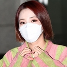【PHOTO】元2NE1のDARA「覆面歌王」の収録に参加…個性的なファッションで登場