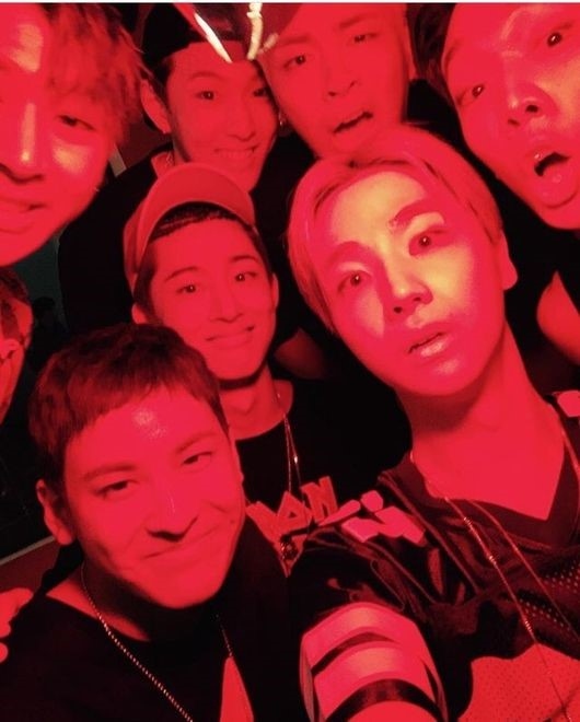 Ikon デビュー1000日を記念してセルフショット公開 和気藹々とした雰囲気 Kstyle