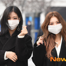 【PHOTO】fromis_9 イ・チェヨン＆イ・ナギョン、ラジオ出演のため放送局へ…揃ってハートポーズ